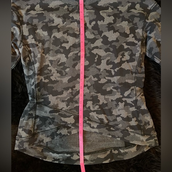 Lululemon (like new!)Heritage Camo Jacquard Black (& gray) Lunar Long Sleeve Top - Picture 12 of 16
